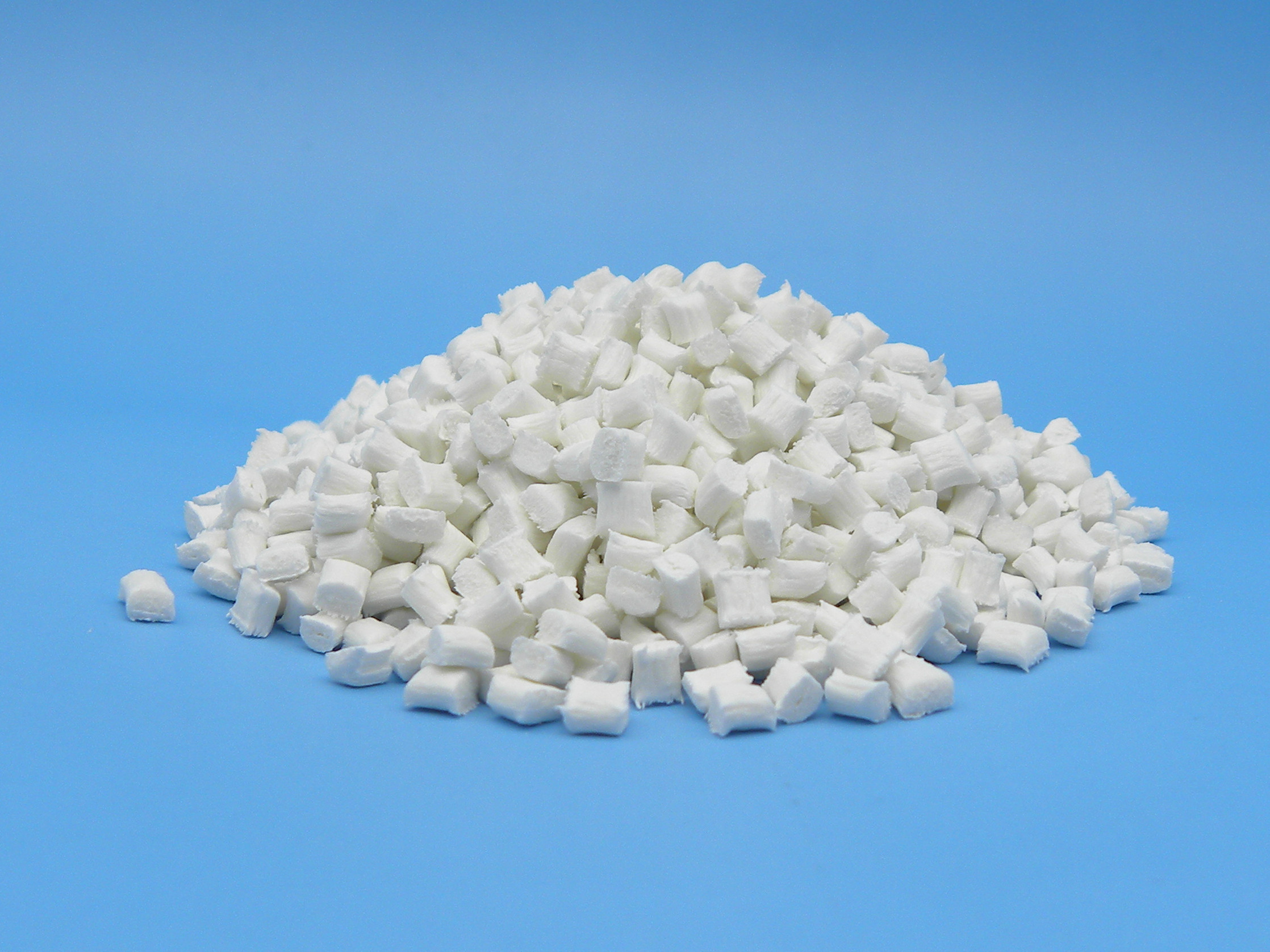 玻纖增強PBT材料在電子工業(yè)中的應(yīng)用與制造技術(shù)探析